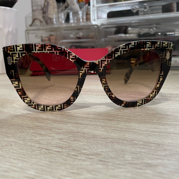 Authentic Fendi 52mm sunglasses FF0435/S - Picture 3 of 8